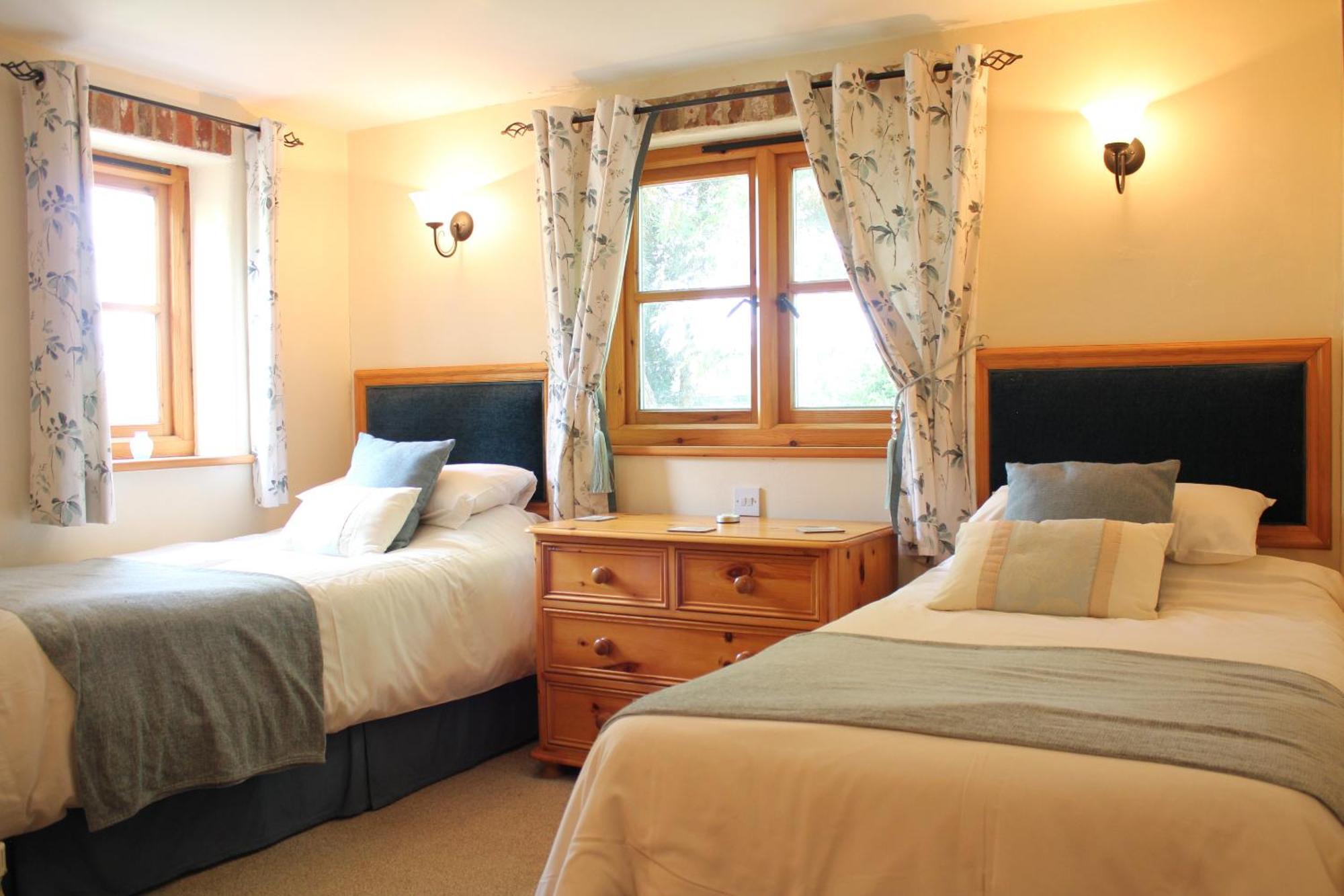 Stratton Strawless Woodman'S Farm B&B 외부 사진